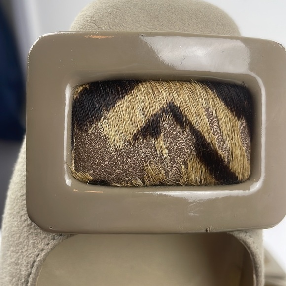 Fs/ny beige suede & patent leather w/calf hair accessory size 6. 3/4 inch heel - Picture 9 of 10